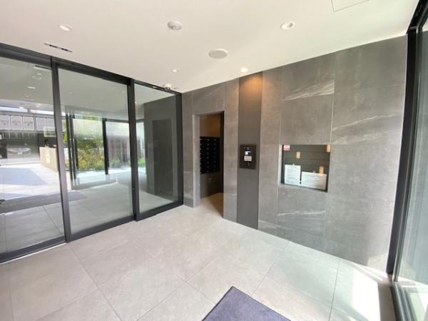 �G���g�����X -