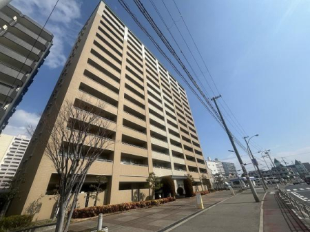 ���n�O�ώʐ^ ��チ�g����`�|�[�g�^�E����(�j���[�g����)�u���сv�w�k���R���I���ӂ̓R���r�j�G���X�X�g�A�E�����w�Z�E�V�k�������������߂ŁA�w�O�ɂ͉Ɠd�ʔ̓X���L��܂��B