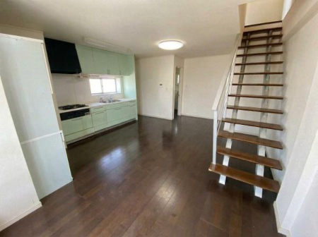 ���r���O ���ʐ^�͉Ƌ�������H���Ă���܂��B