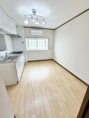 ���r���O -