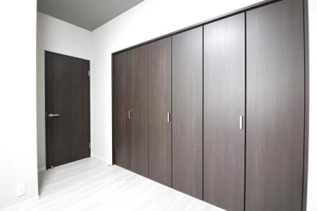 ���[ �N���[�[�b�g�͎��[�͂�����A�Ƌ���������ɒu���Ȃ��Ă��Еt�����o���A���������L���g���܂��ˁB