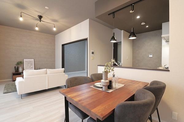 ���r���O -