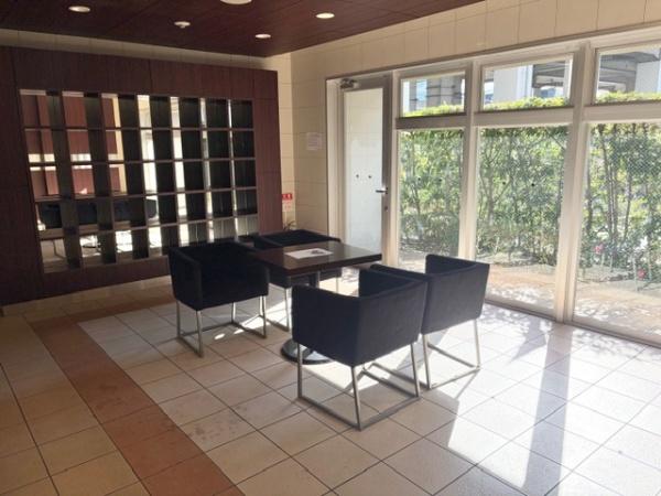 ���r�[ ���q���\�t�@�[�̂��郍�r�[�őΉ��ł��܂��B