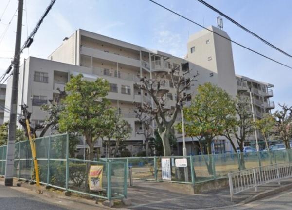 ���n�O�ώʐ^ ��C�{���̎����w����k���Q���Ƃ����w�O���n�̃}���V�����I�w�̖k���ɂ͑��X�[�p�[�̃V���b�s���O�Z���^�[�E�e��̈��H�X�Ȃǂ������Ă��܂��B�w�̓쑤�ɒn���̃X�[�p�[������܂��B