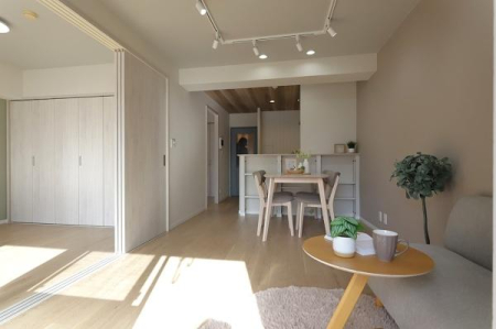 ���r���O -