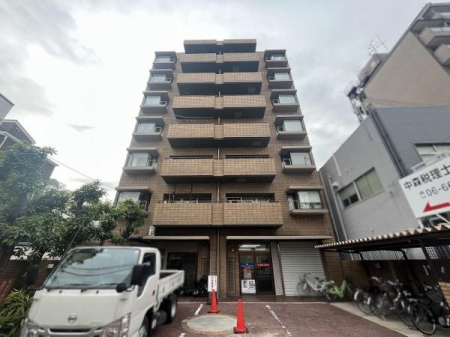 ���n�O�ώʐ^ �k��4�������ɂ̓X�[�p�[�A�R���r�j�G���X�X�g�A�A���Z�@�ցA���H�X�Ȃǂ������āA�����̔������͎����ĕ֗��B�k��10�������ɂ͕ۈ牀�A�c�t���A���w�Z�A���w�Z�Ȃǂ̋���{�݂������Ă��āA�q��ĂɗD�����Z��