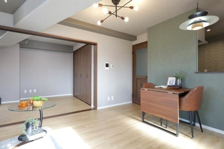 ���r���O -