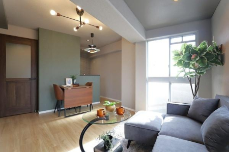 ���r���O �ΖʃL�b�`���ł��������Ȃ���̉�b����