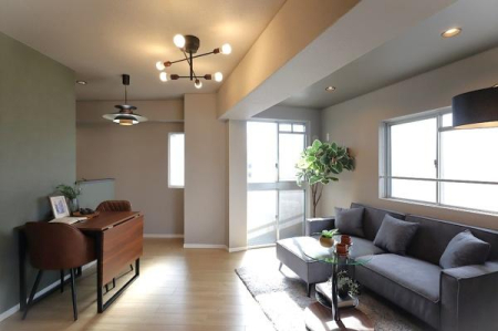 ���r���O -