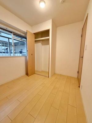 �m�� �m����4��