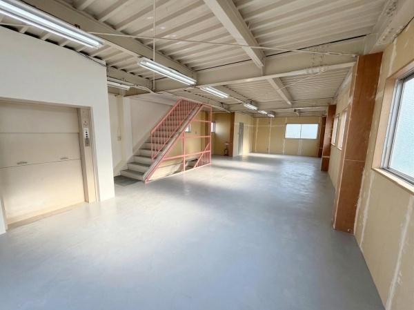 ���̑����� 4�K�q�ɃX�y�[�X�@���ʐ^�͉��H�������Ă��܂��B