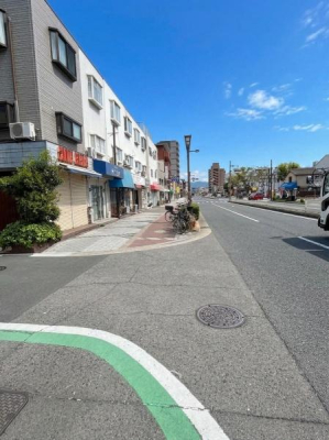 �O�ʓ��H�܂ތ��n�ʐ^ �����t�ł��B