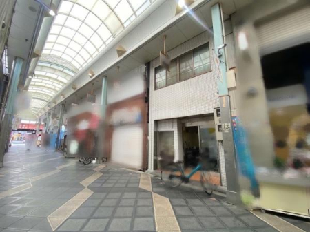 �O�ʓ��H�܂ތ��n�ʐ^ ���X�X�i�A�[�P�[�h�j���ł���