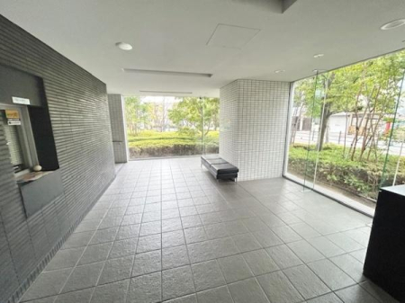 ���r�[ �������ɂ��ӂꂽ�G���g�����X���r�[�ł���