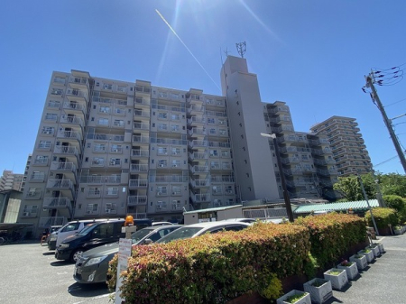 ���n�O�ώʐ^ �k��10�������ɃR���r�j�G���X�X�g�A�A�X�[�p�[�A�X�֋ǁA�N���j�b�N�A�h���b�O�X�g�A���̐����{�݂��͂��߁A�����̈��H�X�����������̗��֐��������Z���I�k��10���ȓ��ɏ����w�Z������q��Đ��тɂ͊�����