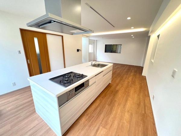 �L�b�`�� �����������Ȃ��炨�q���܂̗l�q��������A�Ƒ��◈�q�Ɖ�b���y���񂾂�ł���A�C�����h�L�b�`����