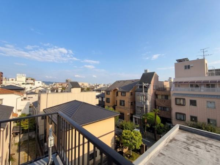 �Z�˂���̒��]�ʐ^ �o���R�j�[����̒��]�ʐ^�ł��B�O�ʂ��Ղ錚�����Ȃ������炵�ǂ��������Ղ�����������݂܂���@���Ƌ�������H���Ă���܂��B