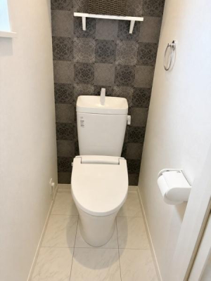 �g�C�� �Q������2�K�g�C���@���ʐ^�͉Ƌ�������H���Ă���܂��B