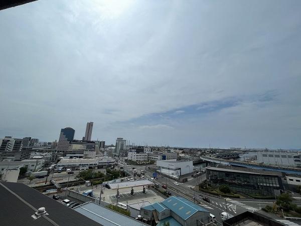 �Z�˂���̒��]�ʐ^ �o���R�j�[����̒��]�ʐ^�ł���