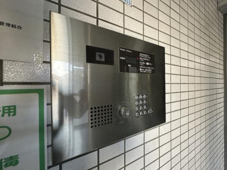 �G���g�����X ���S�̃I�[�g���b�N��J�����t���ł��̂ň��S�ł���