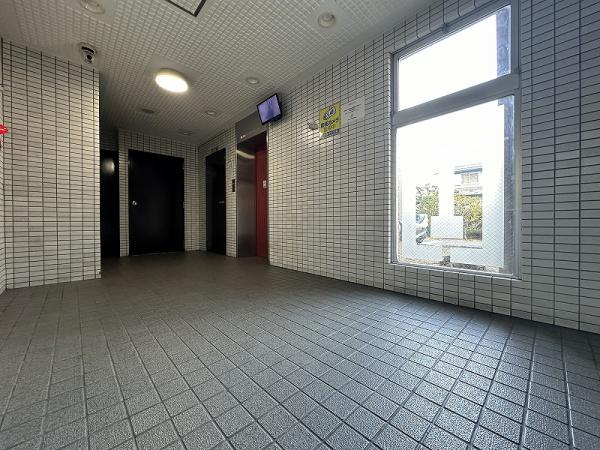 ���r�[ �������ɂ��ӂꂽ�G���g�����X���r�[�ł���