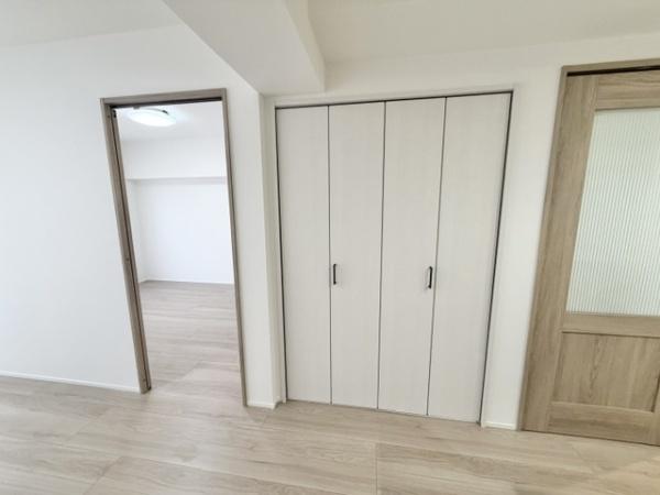 ���[ �N���[�[�b�g�͎��[�͂�����A�Ƌ���������ɒu���Ȃ��Ă��Еt�����o���A���������L���g���܂��ˁB
